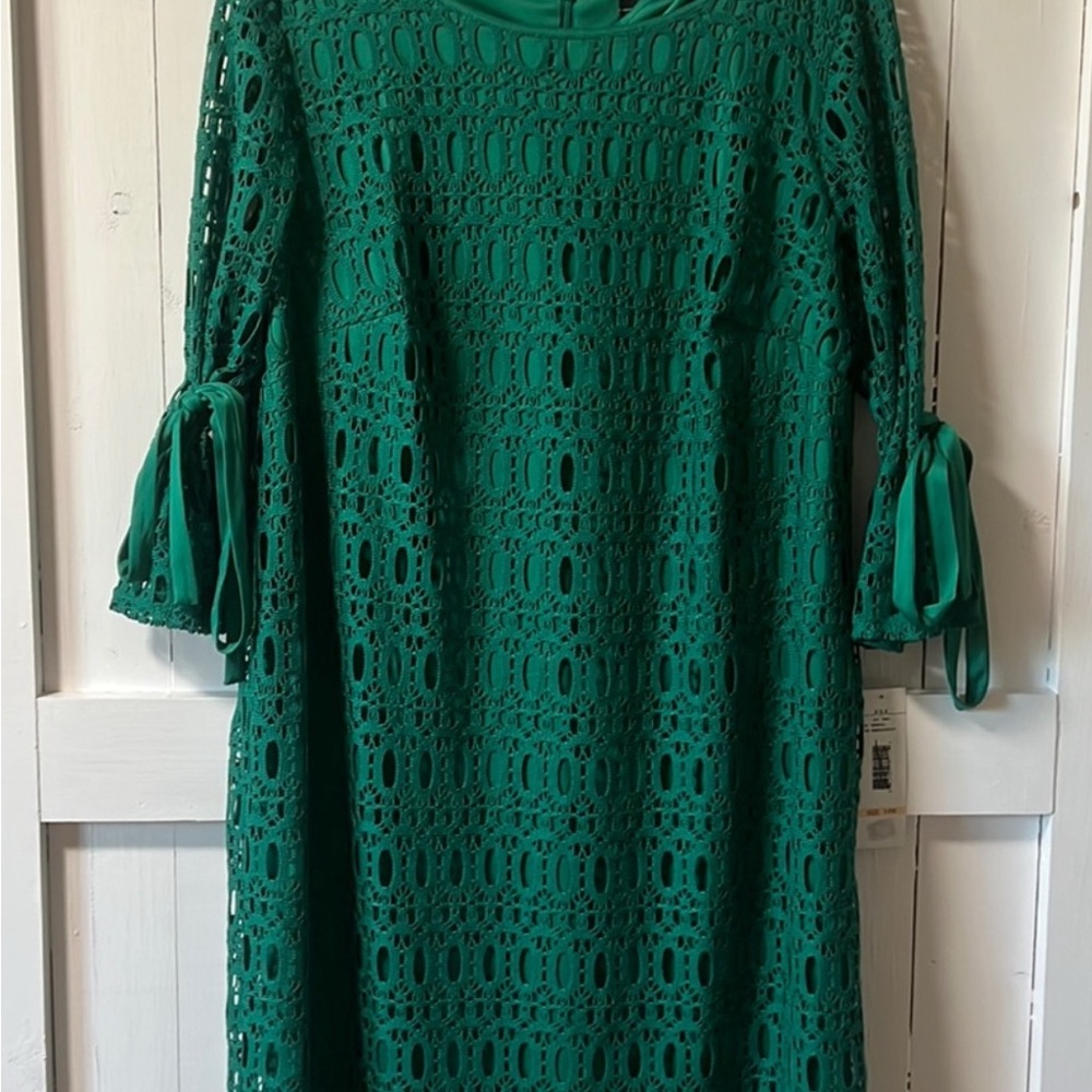 R&K Green Tie Front Midi Dress with 3/4 Sleeves - Picture 3 of 7